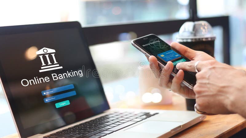 Mann, der Online-Banking mit Kreditkarte auf Touch Screen Gerät verwendet