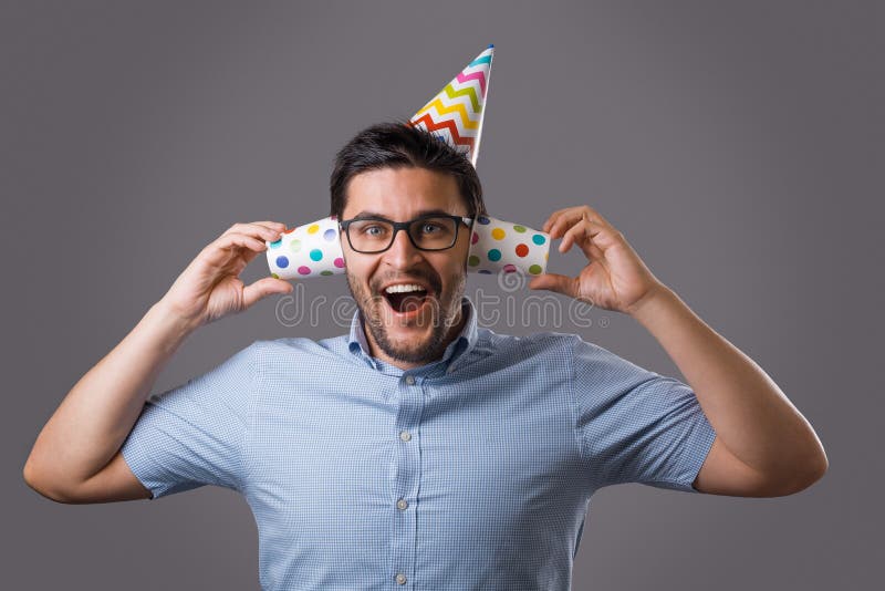 Mann an der Party stockfoto
