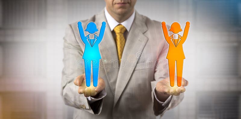 Mann, der zwei zujubelnde weibliche Angestellt-Ikonen balanciert lizenzfreies stockfoto Mann, der zwei zujubelnde weibliche Angestellt-Ikonen balanciert lizenzfreies stockfoto