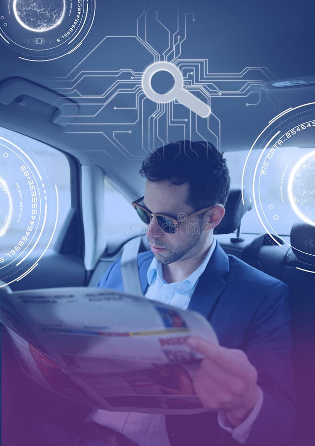 Mann im driverless autonomen Auto mit Köpfen zeigen oben Schnittstelle und Papier an lizenzfreies stockfoto Mann im driverless autonomen Auto mit Köpfen zeigen oben Schnittstelle und Papier an lizenzfreies stockfoto