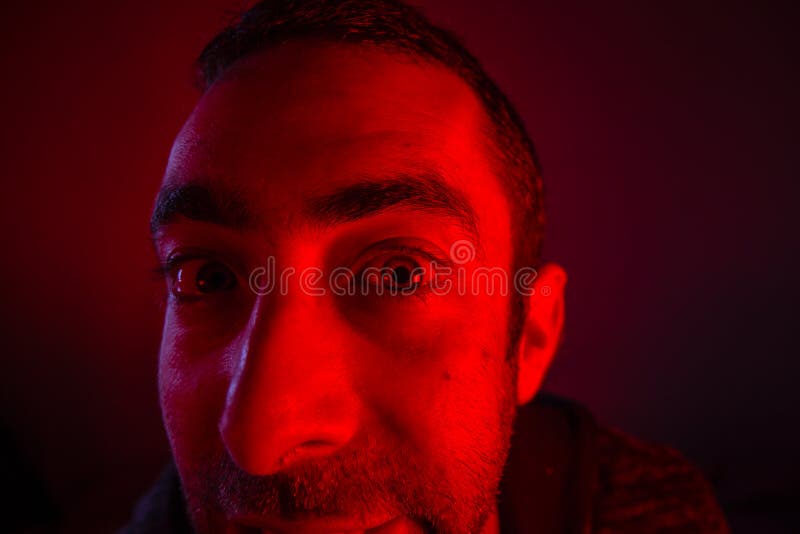 Mann mit glücklichem lächelndem Gesichtsausdruck stockfotos Mann mit glücklichem lächelndem Gesichtsausdruck stockfotos