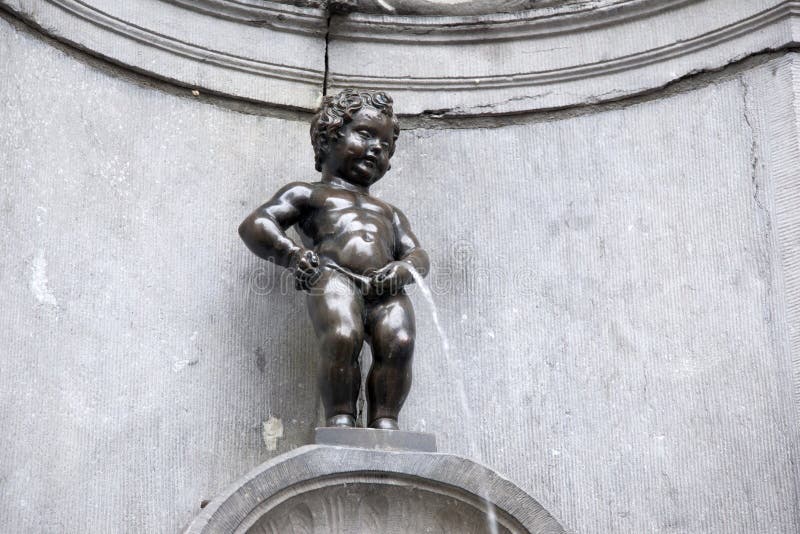 Manneken Pis Fountain by Duquesnoy, Brussels stock images Manneken Pis Fountain by Duquesnoy, Brussels stock images