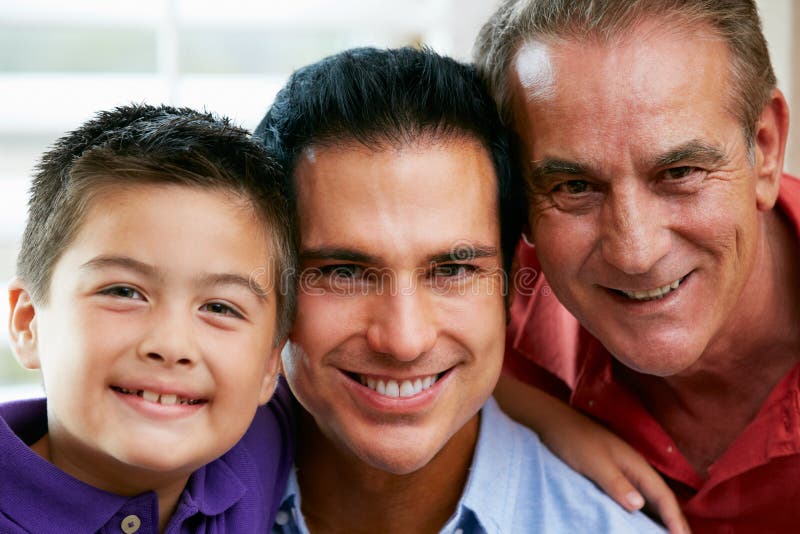 Mannelijke Leden van de MultiFamilie van de Generatie thuis stock foto Mannelijke Leden van de MultiFamilie van de Generatie thuis stock foto