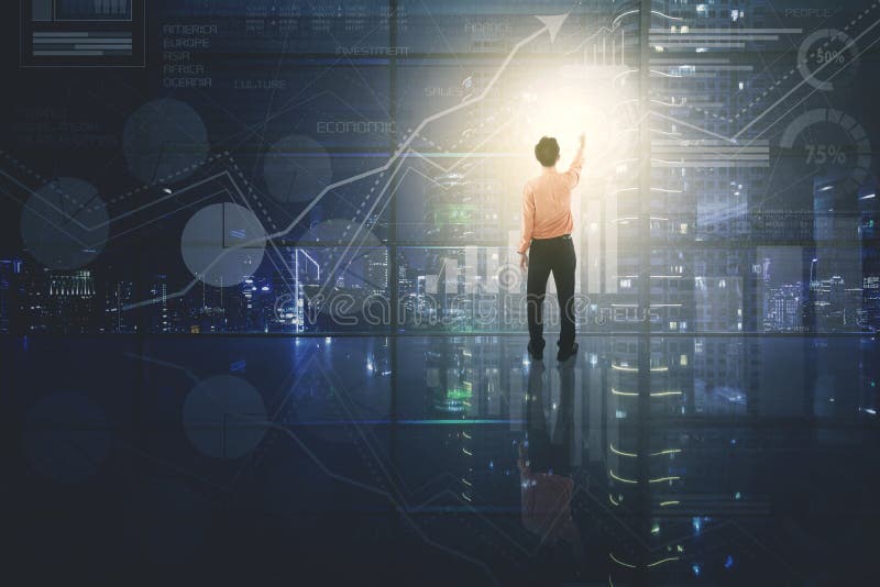 Mannelijke ondernemer wat betreft virtuele knoop royalty-vrije stock afbeelding Mannelijke ondernemer wat betreft virtuele knoop royalty-vrije stock afbeelding