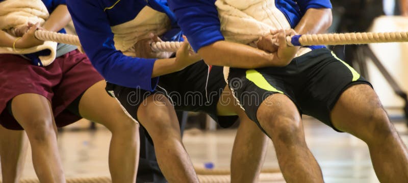 Mannschaftsspielerkampf-Schleppermatch für Zugspiel lizenzfreie stockfotografie Mannschaftsspielerkampf-Schleppermatch für Zugspiel lizenzfreie stockfotografie