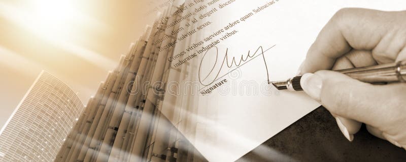 Mano che firma un contratto; esposizione multipla immagini stock libere da diritti Mano che firma un contratto; esposizione multipla immagini stock libere da diritti