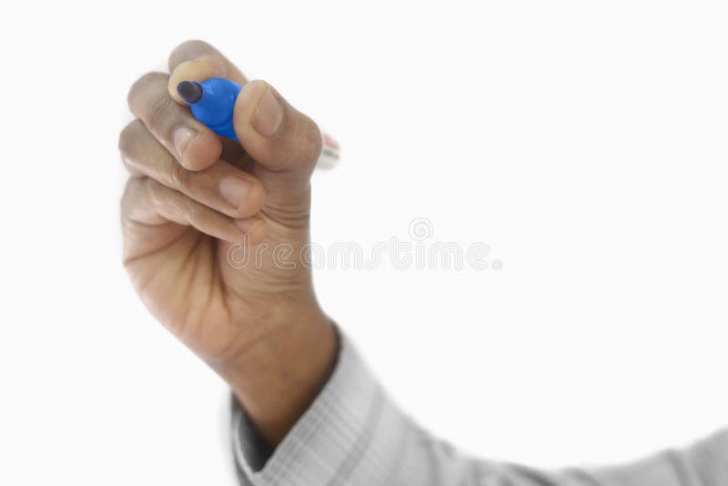 Mano con la penna isolata a bordo fotografia stock libera da diritti Mano con la penna isolata a bordo fotografia stock libera da diritti