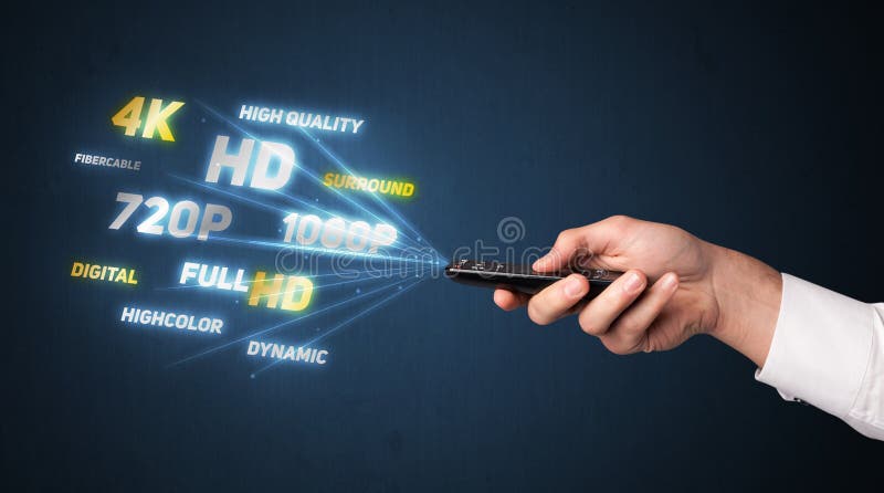 Mano con le proprietà di multimedia e del telecomando immagini stock libere da diritti Mano con le proprietà di multimedia e del telecomando immagini stock libere da diritti