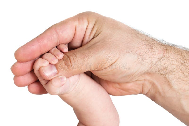 Mano del bebé que sostiene el pulgar del padre imagenes de archivo Mano del bebé que sostiene el pulgar del padre imagenes de archivo