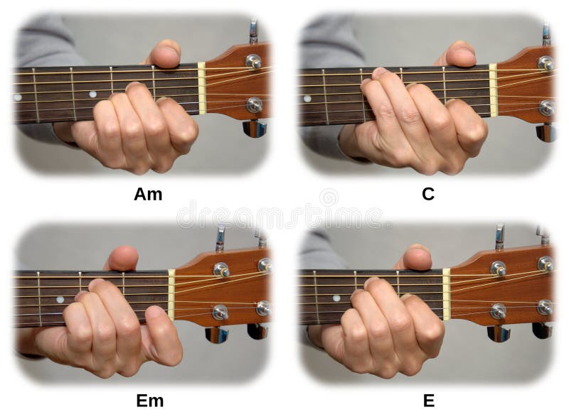Mano del guitarrista que juega acordes de la guitarra: , C, Em, E