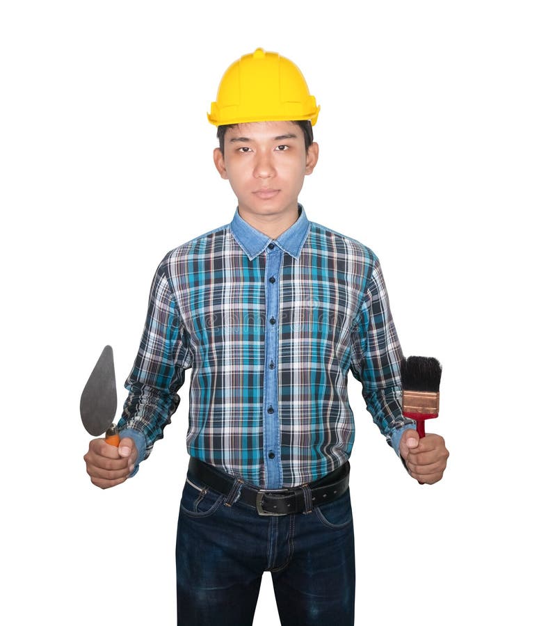 Mano della plastica gialla del casco di sicurezza di usura del pennello della cazzuola e del triangolo della tenuta dell'ingegner immagine stock Mano della plastica gialla del casco di sicurezza di usura del pennello della cazzuola e del triangolo della tenuta dell'ingegner immagine stock