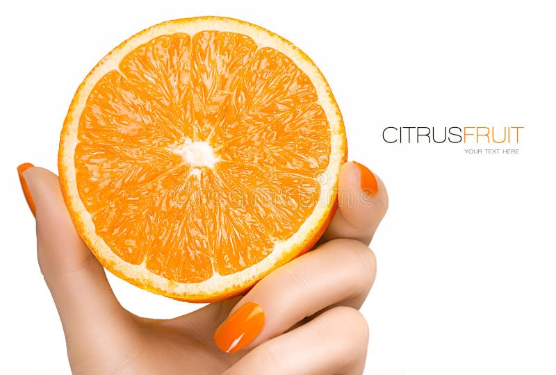 Mano femenina que sostiene una naranja sana deliciosa Concepto limpio de la consumición imagenes de archivo Mano femenina que sostiene una naranja sana deliciosa Concepto limpio de la consumición imagenes de archivo