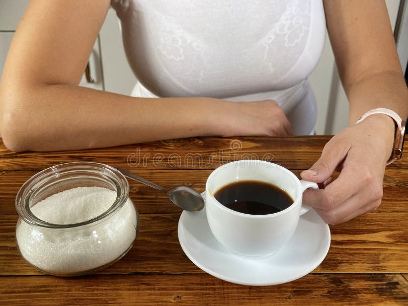 Mujer Manos Sosteniendo Y Mezclando Una Taza De Café Composición