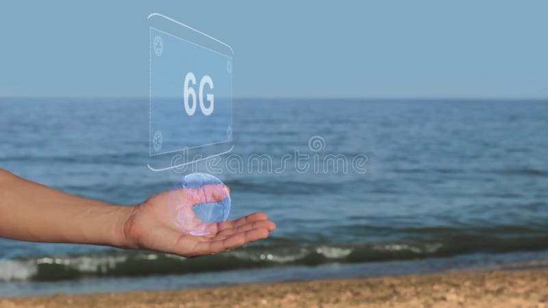 Manos masculinas en la playa con texto 6g