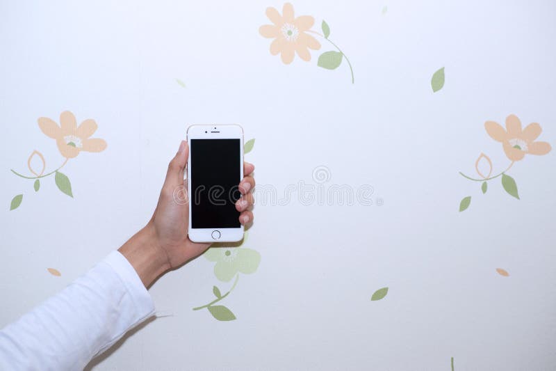 Manos y teléfonos celulares Dispositivo de comunicación foto de archivo libre de regalías Manos y teléfonos celulares Dispositivo de comunicación foto de archivo libre de regalías