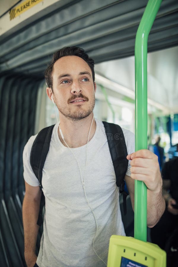 Manresande på spårvagnen royaltyfri bild Manresande på spårvagnen royaltyfri bild