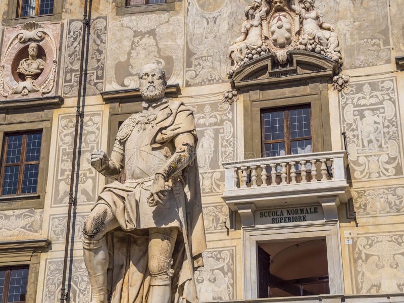 Mansão surpreendente no quadrado de Cavalieri em Pisa - o palácio de Carovana chamou Scuola Normale Superiore - Toscânia Itália fotos de stock Mansão surpreendente no quadrado de Cavalieri em Pisa - o palácio de Carovana chamou Scuola Normale Superiore - Toscânia Itália fotos de stock