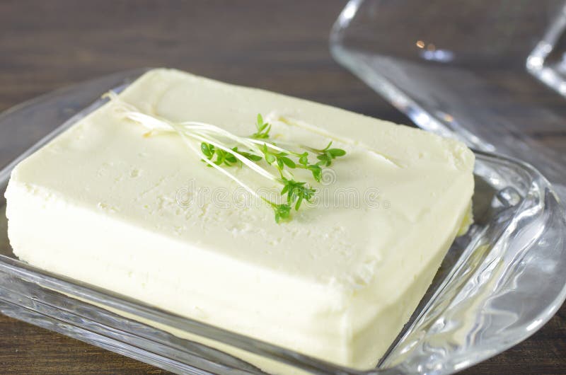 Mantequilla entera del bloque imagen de archivo libre de regalías