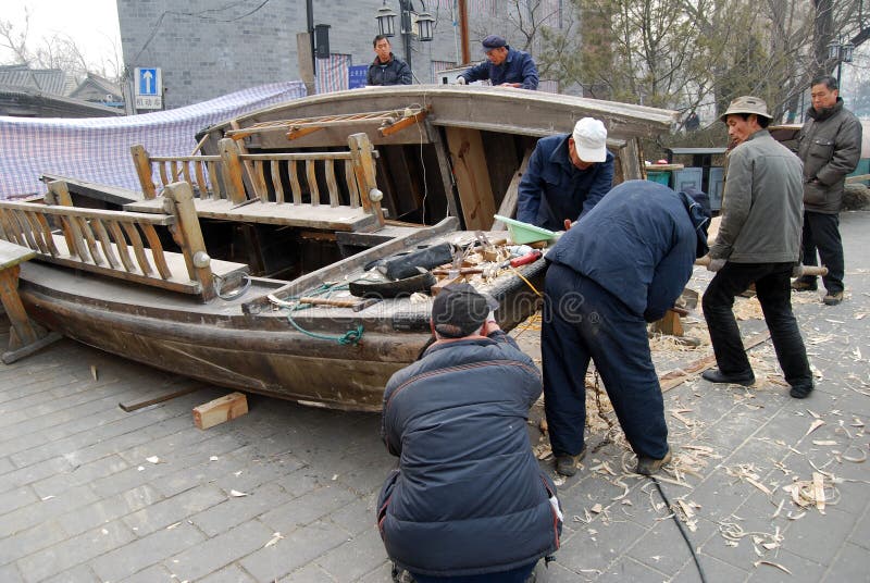 Manufacturing boat