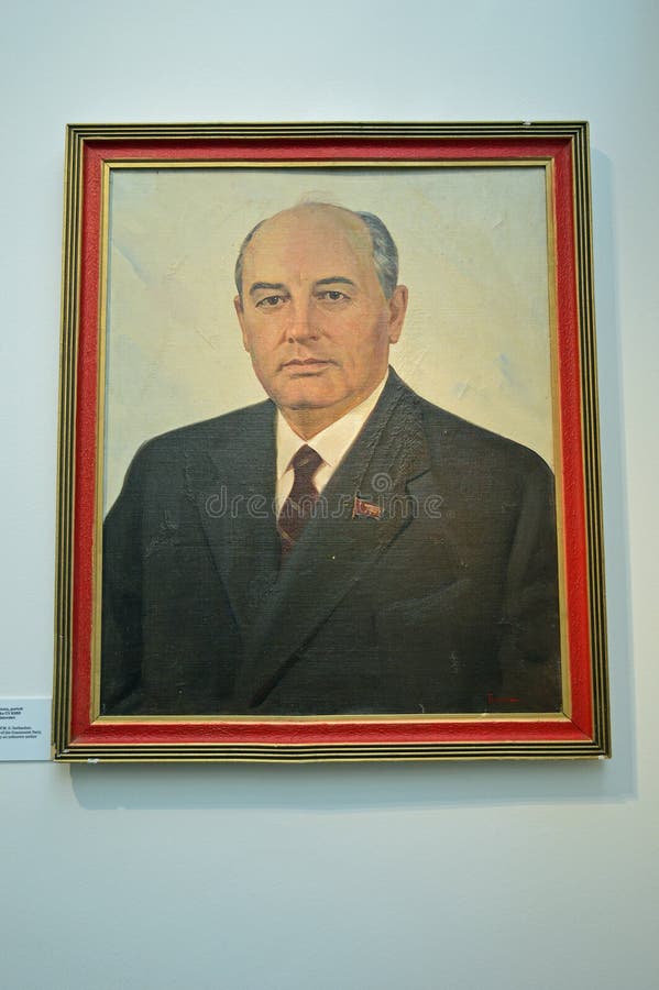 Manufatti comunisti - ritratto di Mikhail Gorbachev - museo Praga immagini stock Manufatti comunisti - ritratto di Mikhail Gorbachev - museo Praga immagini stock