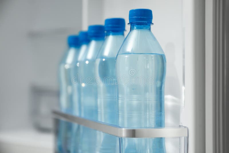 https://thumbs.dreamstime.com/b/many-bottles-fresh-water-fridge-door-bin-closeup-195912301.jpg