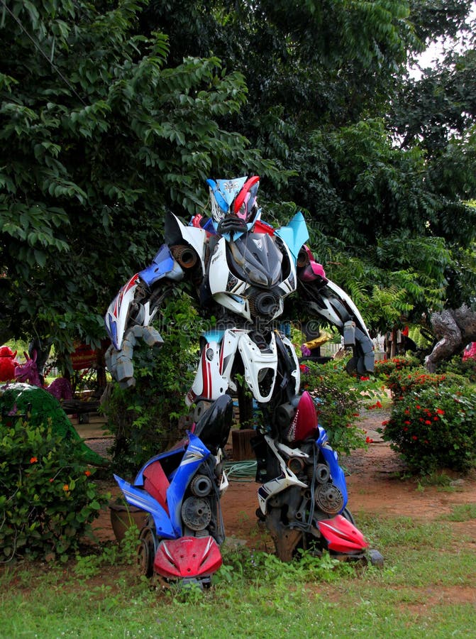 Many of Metal Robots at Robot World in Korat Thailand Editorial - Image of iron, hero: 150235362