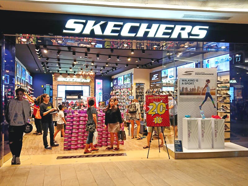 Vrijgevig Te Sociaal Singapore: Skechers Retail Boutique Outlet Editorial Stock Photo - Image of  place, male: 95949733