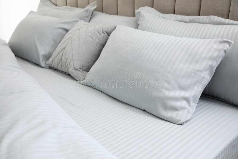 https://thumbs.dreamstime.com/b/many-soft-pillows-blanket-large-comfortable-bed-many-soft-pillows-blanket-large-comfortable-bed-203156679.jpg