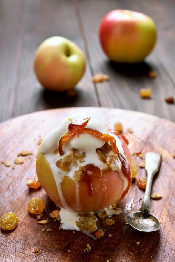 Manzana cocida al horno imágenes de archivo libres de regalías Manzana cocida al horno imágenes de archivo libres de regalías
