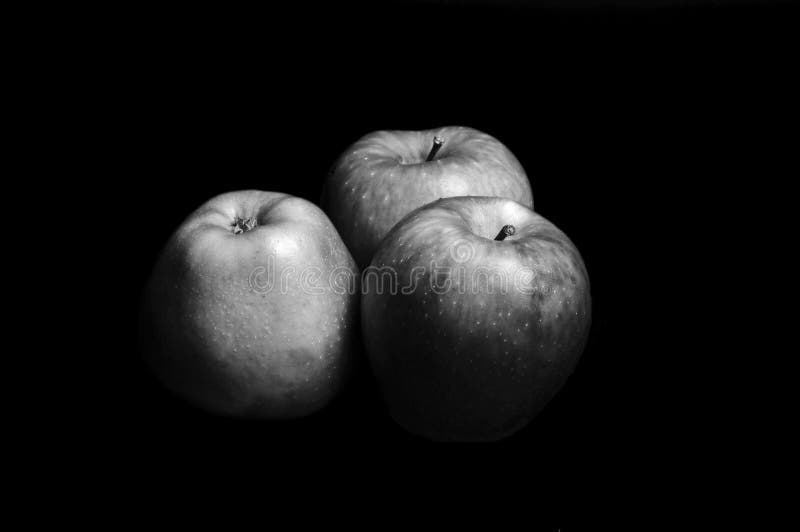 Manzanas De Trhee Con Blanco Y Negro Foto de archivo Imagen de