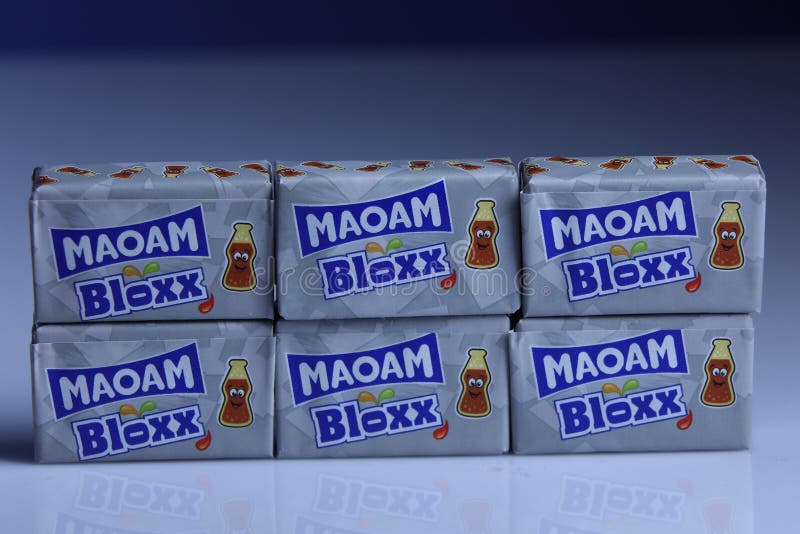 maoam-packs-fruity-chew-gum-made-sugar-syrup-other-ingredients-maoam-bloxx-packs-coke-cola-flavours-119353312.jpg