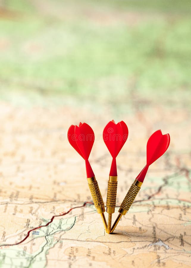 Mapa com dardos fotos de stock royalty free Mapa com dardos fotos de stock royalty free