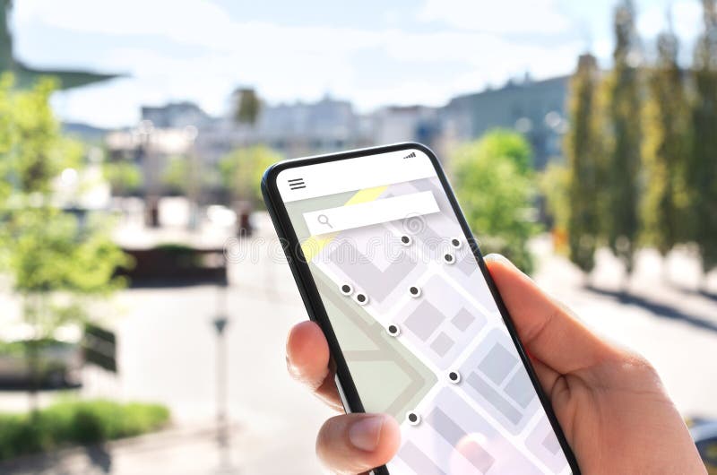 Mapear aplicação no telefone celular para procurar no local ou navegar para o destino na cidade. ícone de marcador de posição e po