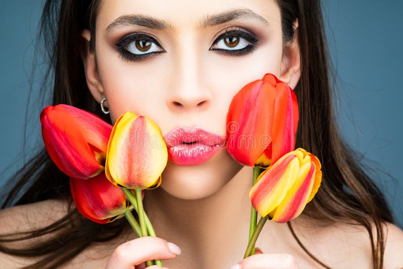 Maquiagem Da Primavera De Beleza Para a Garota Sensual. Mulheres