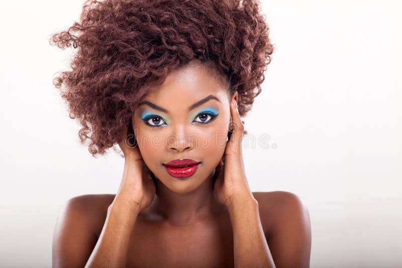 Maquillage de femme d'afro-américain
