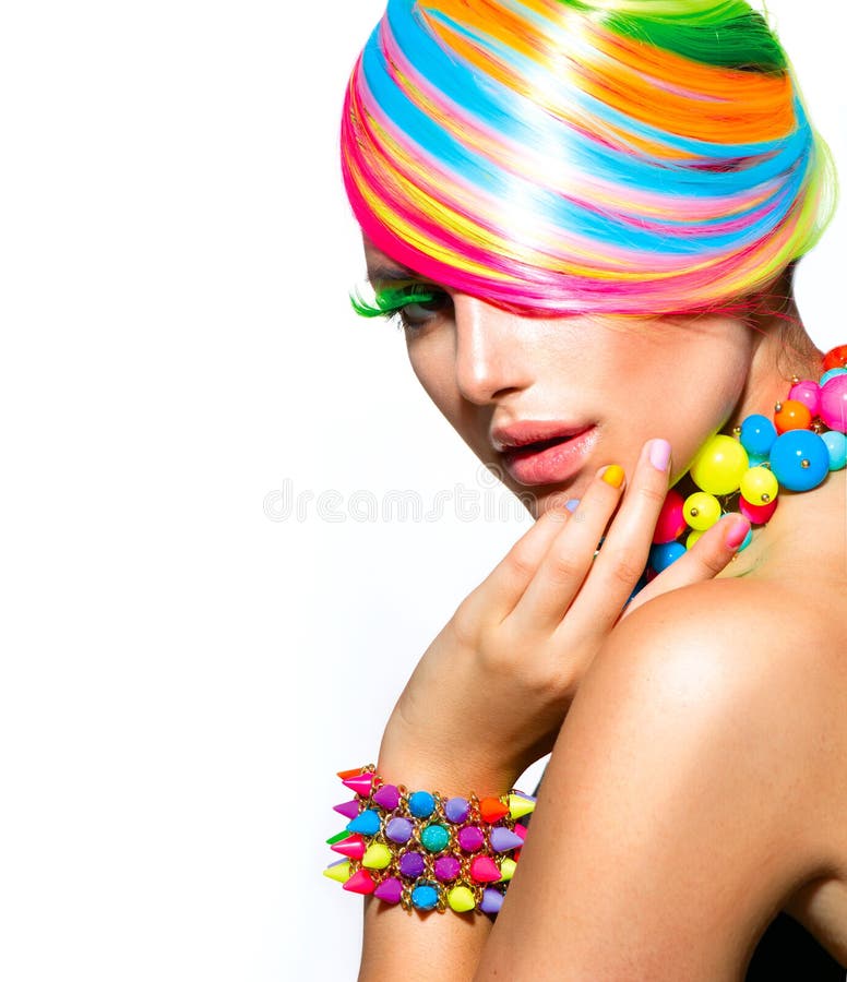 Maquillaje colorido, pelo y accesorios