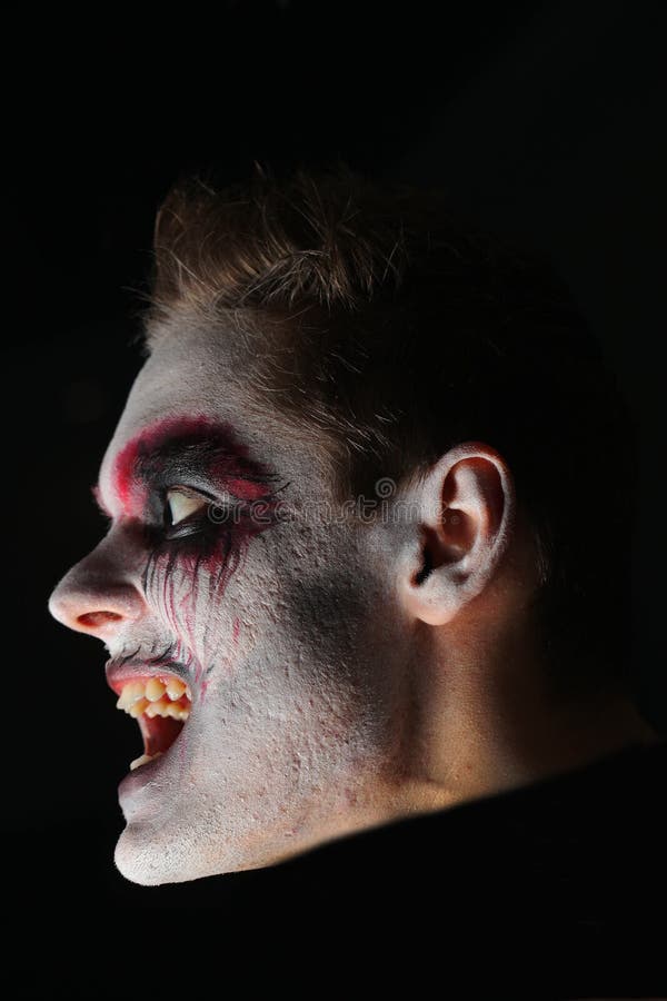 Maquillaje Halloween Del Hombre Foto de archivo - Imagen de anormal,  blanco: 61975164