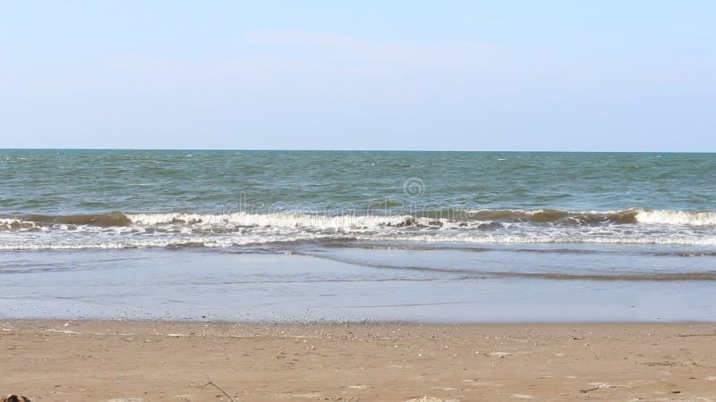 Mar. céu. praia. fundo de férias. água