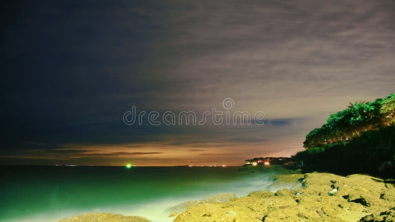 Mar, playa y nubes de la noche imagenes de archivo Mar, playa y nubes de la noche imagenes de archivo