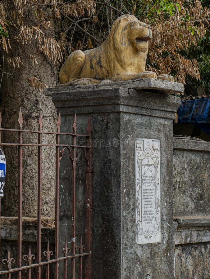 Vintage 1935 Concrete Lion Stucco Statue on Compound Wall Jogeshwari ...