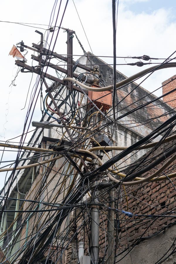 Maraña De Cables Eléctricos En Una Calle De Chowk Chandni En El Viejo Delhi  Foto de archivo - Imagen de afuera, céntrico: 178018884