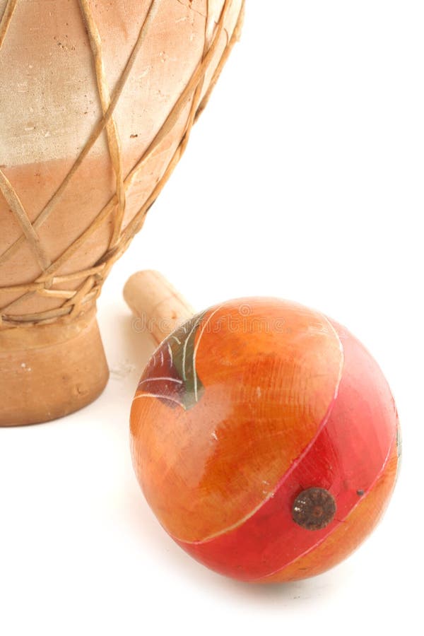 Maracas y tambor imagen de archivo. Imagen de bongos, tambores 4118247