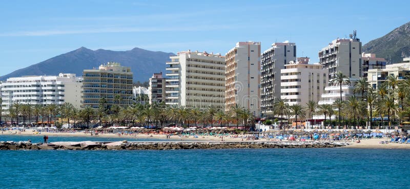 MARBELLA, ANDALUCIA/SPAIN - 4 MAI : Vue du bord de mer chez Marb photographie stock