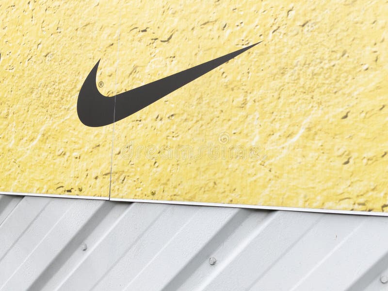 Marca De Logotipo Nike Na Loja De Produtos Da Multinacional Americana  Fotografia Editorial - Imagem de varejo, atlético: 217856822