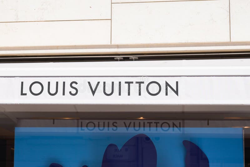 Louis Vuitton Logo Marca Y Texto Signo En Windows Store Calle Lujo Marca  Moda Imagen de archivo editorial - Imagen de manera, malversado: 210530869