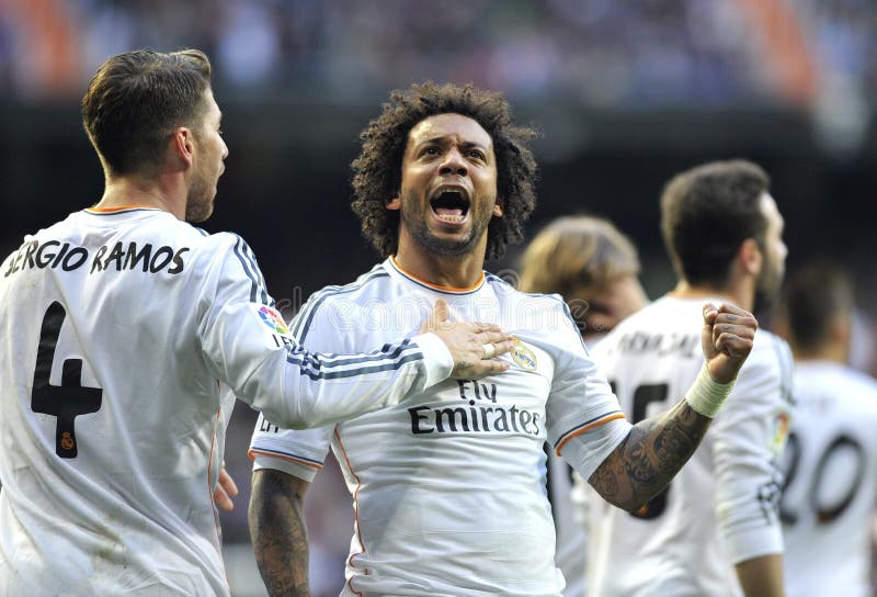 Marcelo Vieira expresivo del Real Madrid celebra con el goa que anota de Sergio Ramos fotos de archivo libres de regalías Marcelo Vieira expresivo del Real Madrid celebra con el goa que anota de Sergio Ramos fotos de archivo libres de regalías