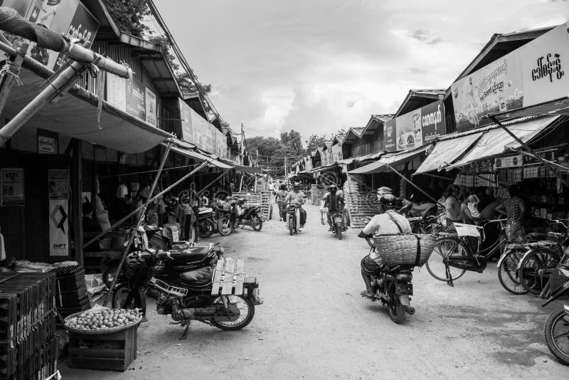 March? birman de Nyaung-U, avec des stalles vendant diff?rents articles, pr?s de Bagan, Myanmar photos stock March? birman de Nyaung-U, avec des stalles vendant diff?rents articles, pr?s de Bagan, Myanmar photos stock