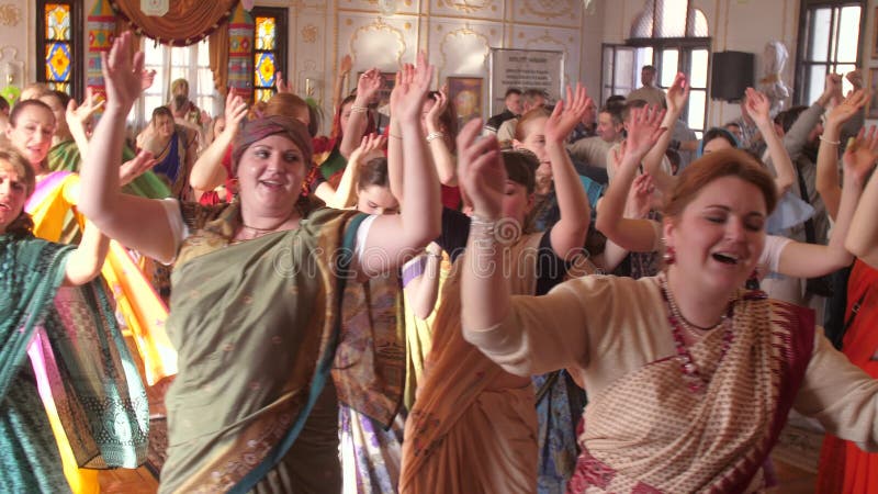 Hare Krishna Seguidores Cantando Marcha Foto Editorial - Imagem de