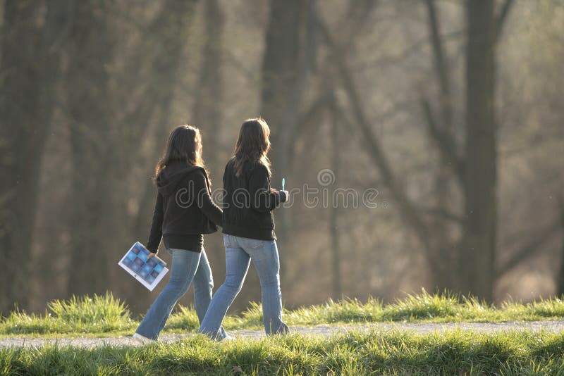 Marche d'étudiants photographie stock libre de droits Marche d'étudiants photographie stock libre de droits