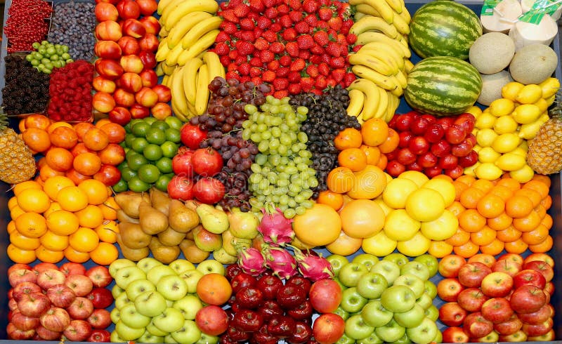 Marché d'agriculteurs avec de divers fruits sains frais colorés pour SA